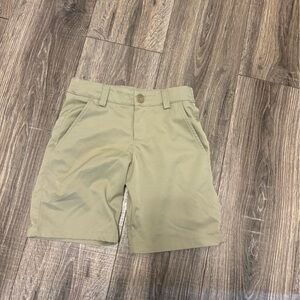 Under Armour Boys Beige Khaki Flat Golf Shorts Size YXS